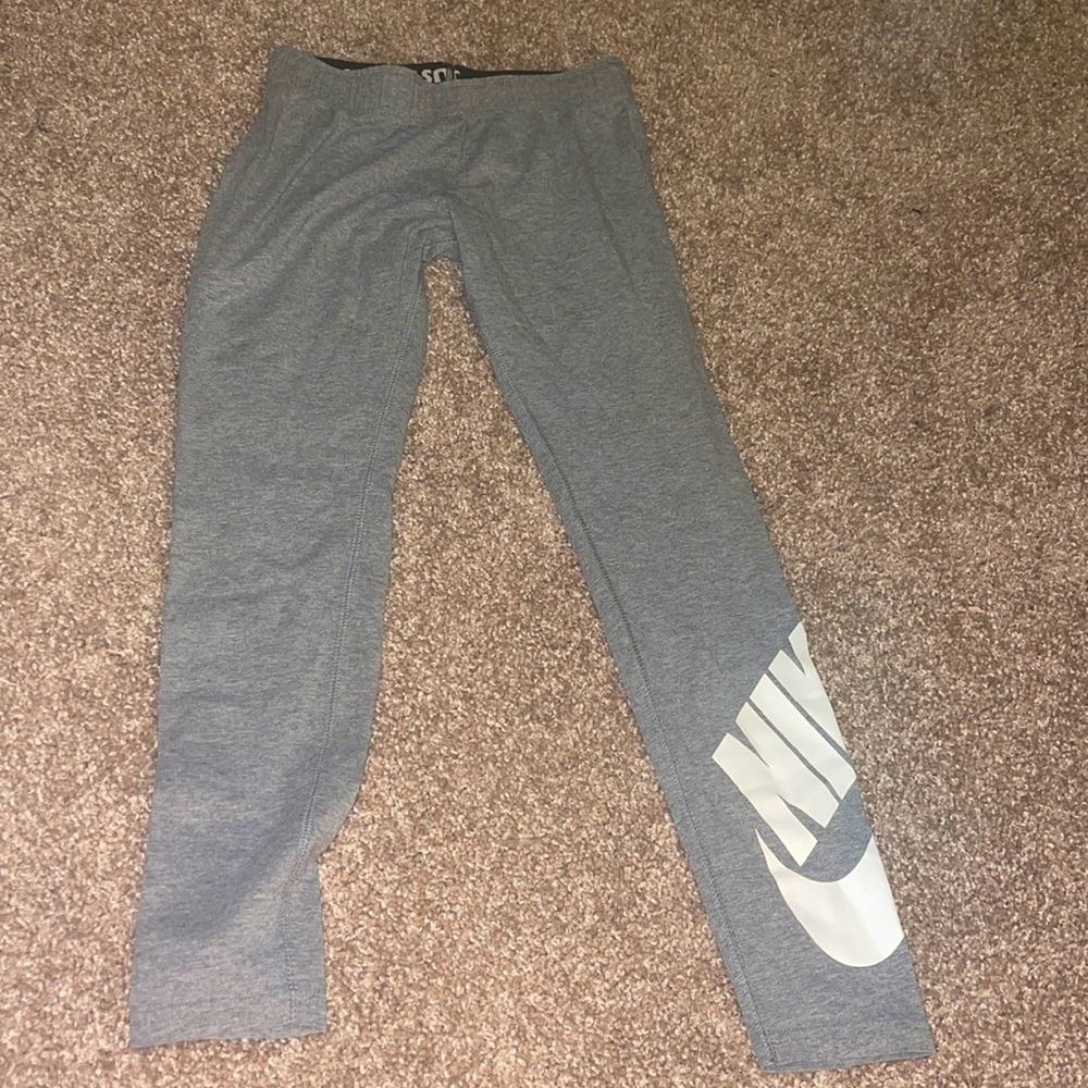 Nike cropped workout leggings